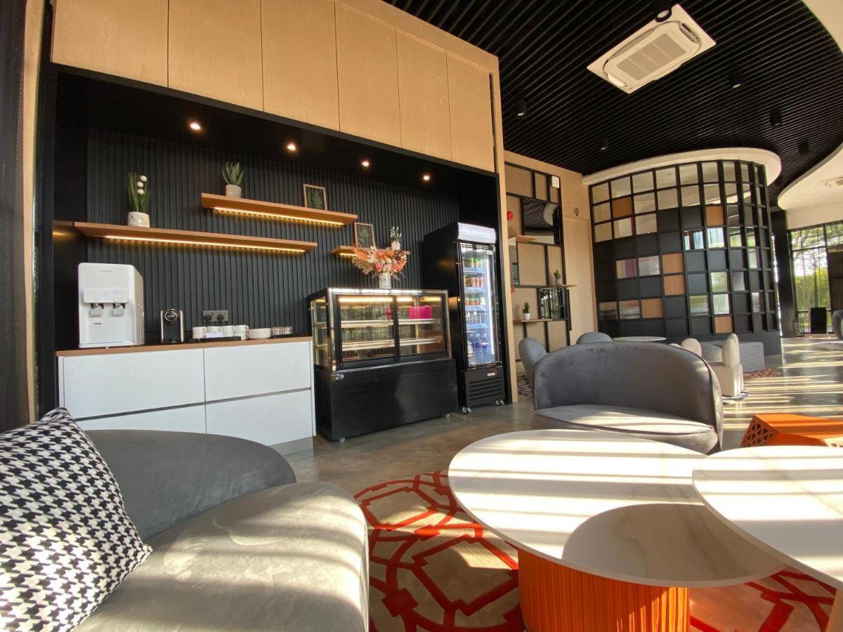 סיבו Otel Hotel Suite מראה חיצוני תמונה